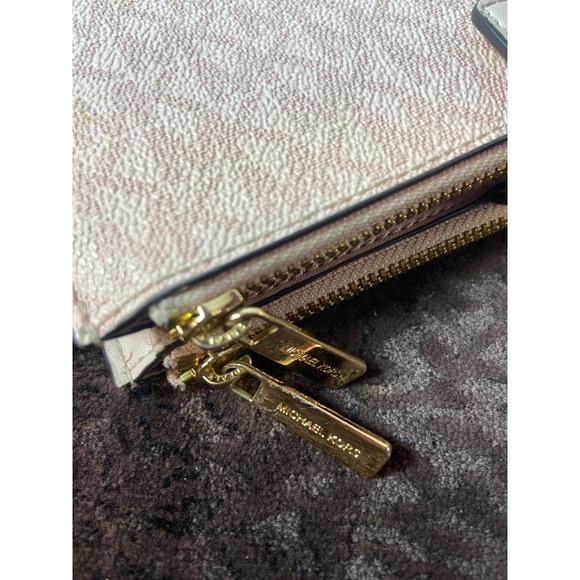 Michael Kors, jet set double zip wristlet. - Picture 5 of 10